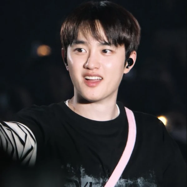 Foto populer Doh Kyungsoo (D.O.) yang penuh cinta dari penggemar