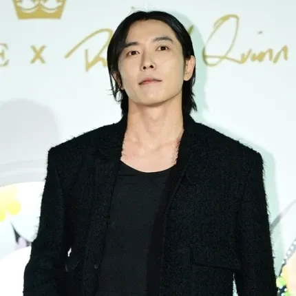 今天最受喜愛的金材昱模樣