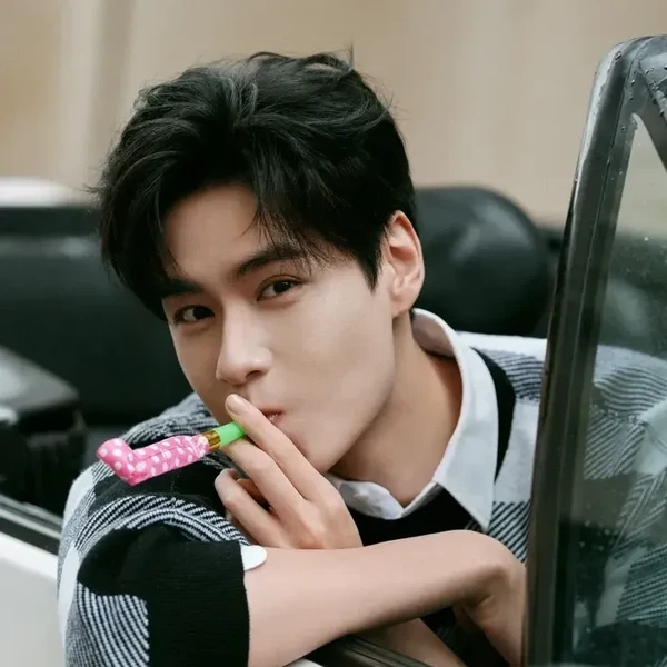 The most loved look of Hu Yitian today