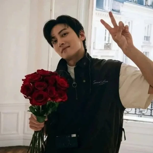 Popular photo full of fans’ love for Ji Changwook