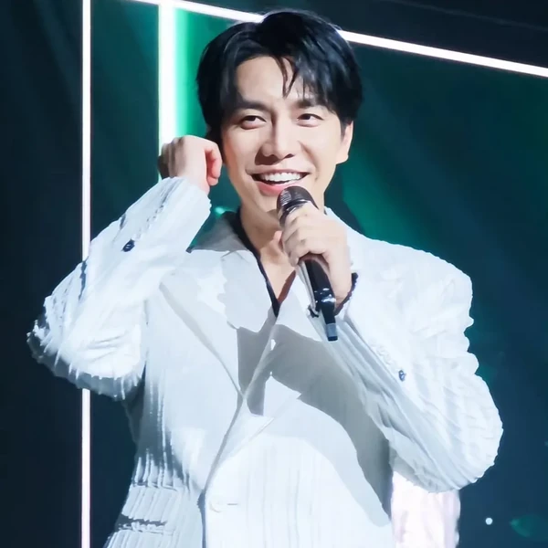 今日最も愛されたイ・スンギの姿