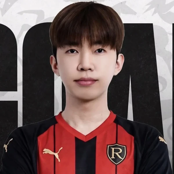 Popular photo full of fans’ love for Lim Youngwoong