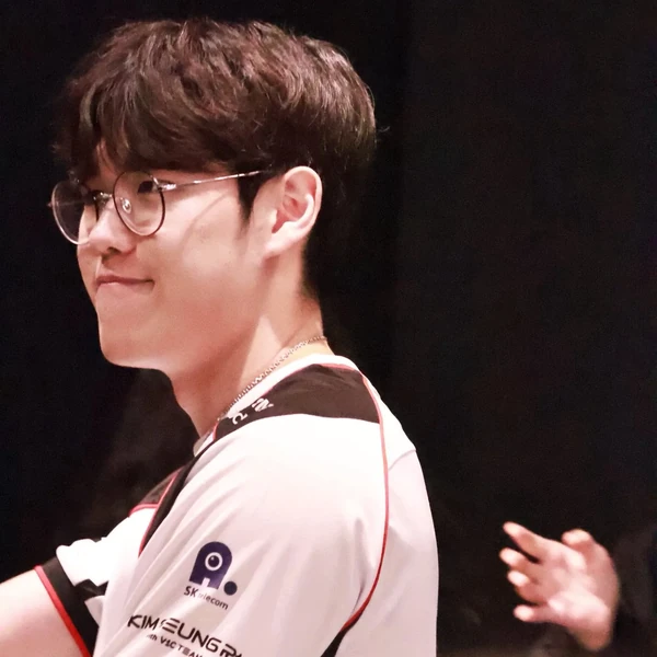 Today’s standout profile photo of Oner on Choeaedol Celeb