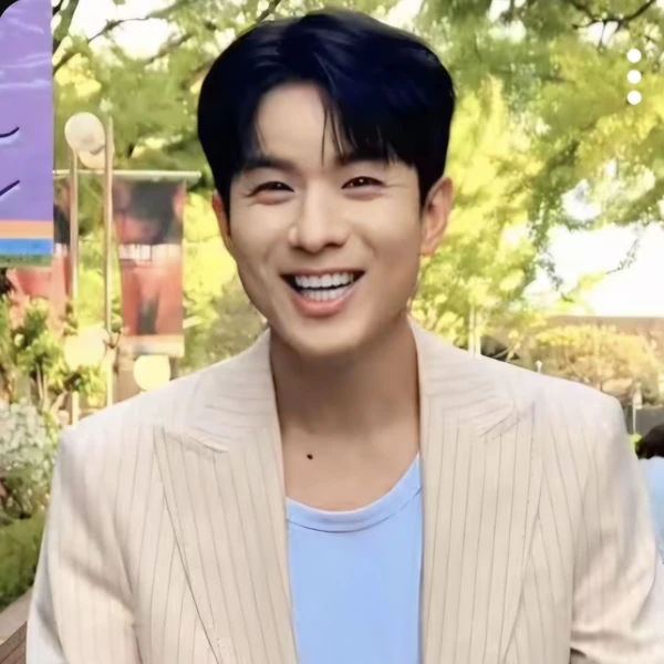 充滿粉絲愛的羅泰柱人氣照片