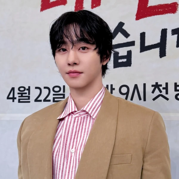 充满粉丝爱意的安孝燮人气照片