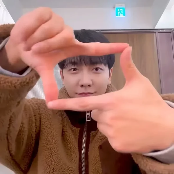 今天最受喜爱的李升基模样