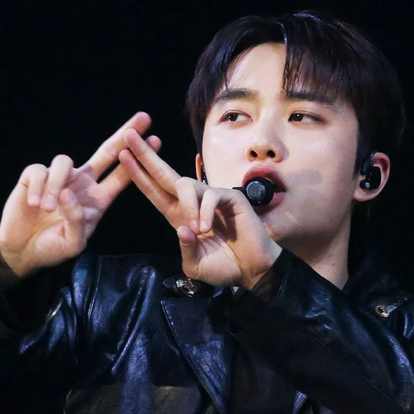 Foto populer Doh Kyungsoo (D.O.) yang penuh cinta dari penggemar