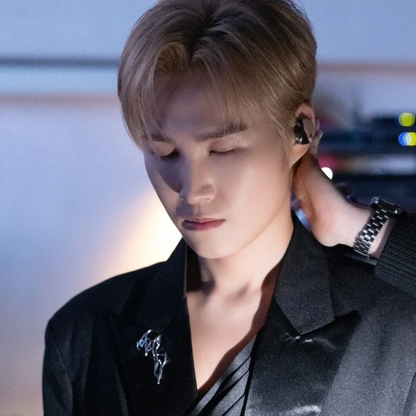 充滿粉絲愛的金熙栽人氣照片