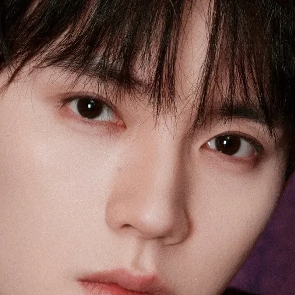 Popular photo full of fans’ love for Zhou Yiran