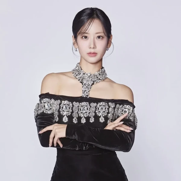 The most loved look of Kang Hyeyeon today