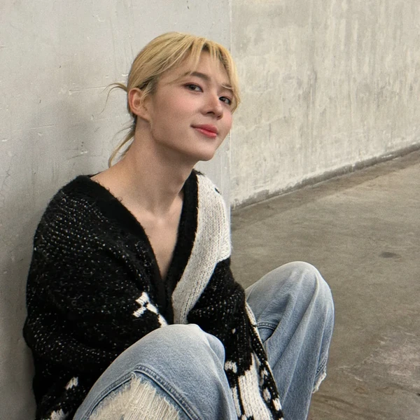 Popular photo full of fans’ love for NuNew