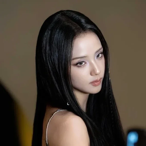 The most loved look of Jisoo (1995) today