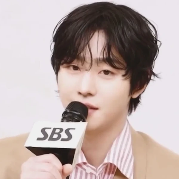 The most loved look of Ahn Hyoseop today