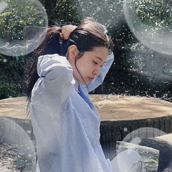 Popular photo full of fans’ love for Yeri (1999)