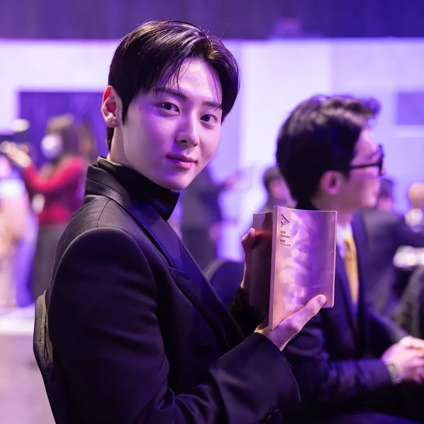 今日最も愛されたファン・ミンヒョンの姿