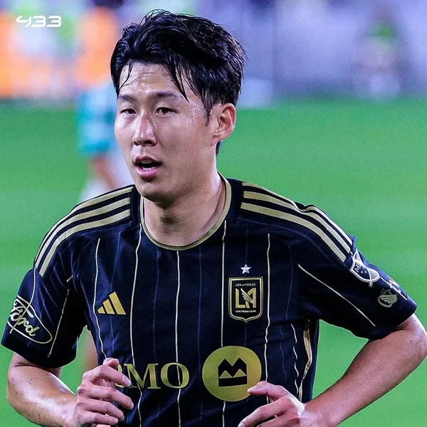 손흥민의 매력을 담은 최애돌셀럽 대표 사진