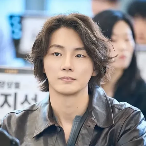 Popular photo full of fans’ love for Yoon Shiyoon