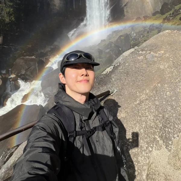 The most loved look of Suho today