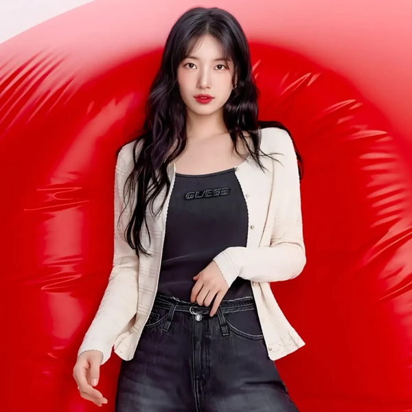 The most loved look of Bae Suzy today