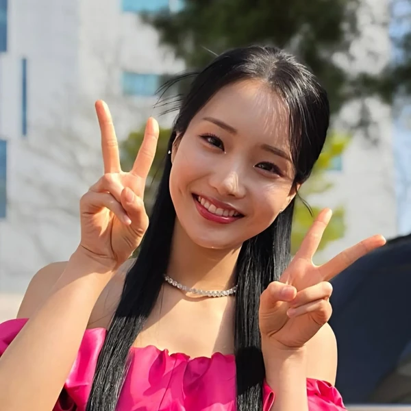 Popular photo full of fans’ love for Kim Soyeon (2004)