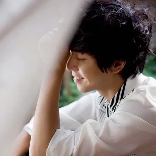 Popular photo full of fans’ love for Lee Seunggi