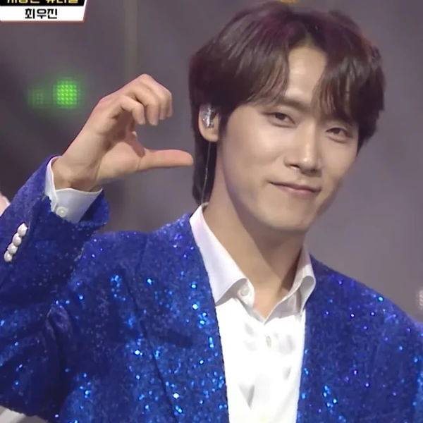 Popular photo full of fans’ love for Choi Woojin