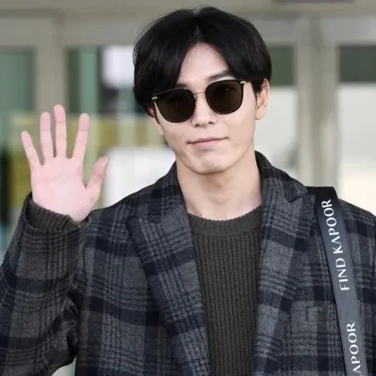 充满粉丝爱意的金材昱人气照片