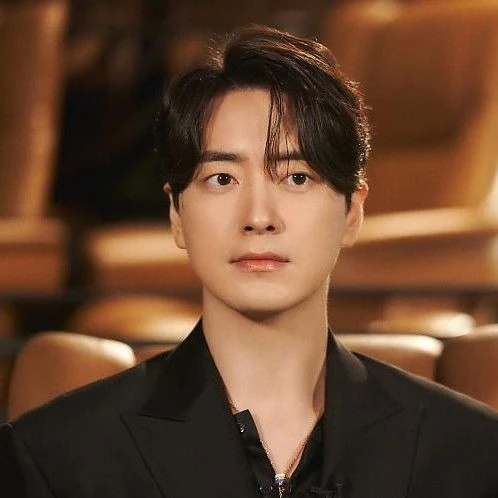 Penampilan Lee Joonhyuk yang paling disukai hari ini