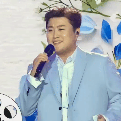 今天最受喜爱的金浩中模样