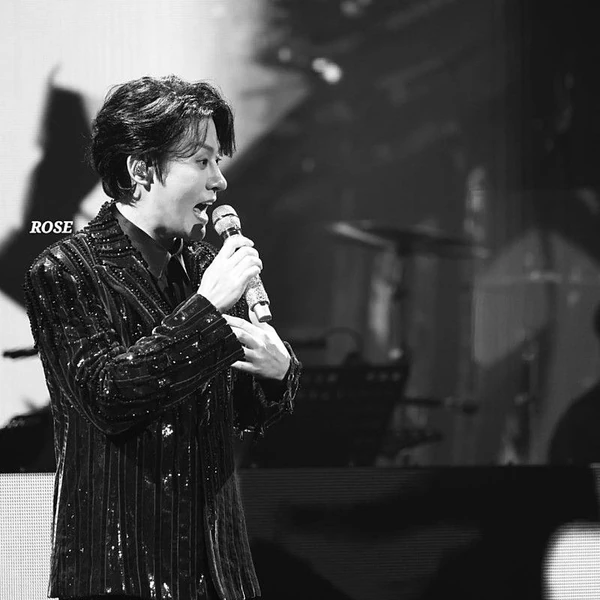 Popular photo full of fans’ love for Kang Moonkyung