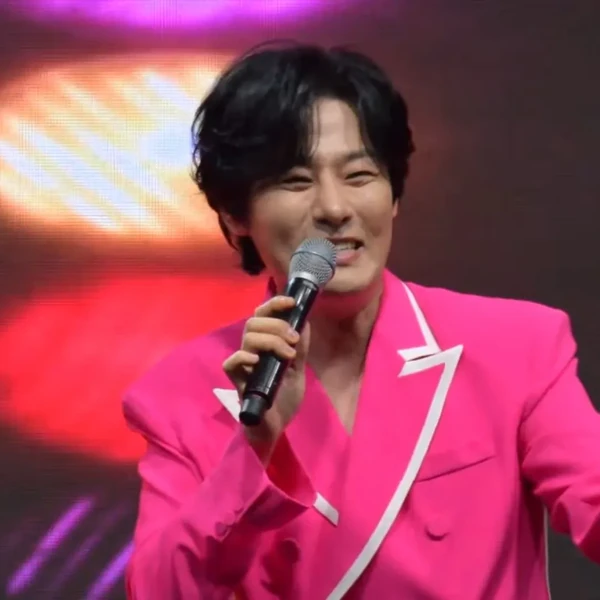 Popular photo full of fans’ love for Kang Moonkyung