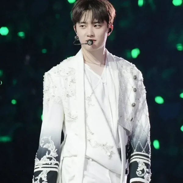 充满粉丝爱意的都暻秀 (D.O.)人气照片