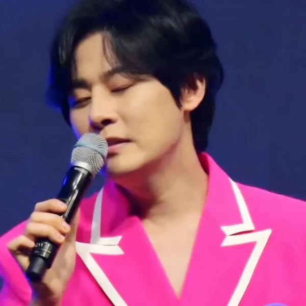 Popular photo full of fans’ love for Kang Moonkyung