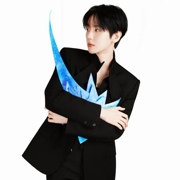 Popular photo full of fans’ love for Yoon Soyang