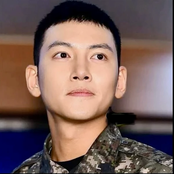 充满粉丝爱意的池昌旭人气照片