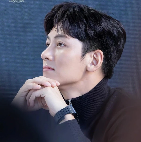 充满粉丝爱意的池昌旭人气照片