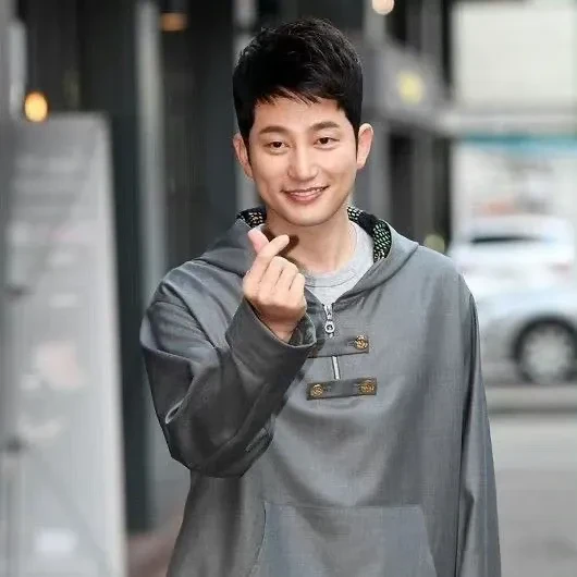 Popular photo full of fans’ love for Park Sihoo