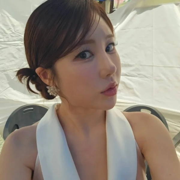 Popular photo full of fans’ love for Kim Soyou