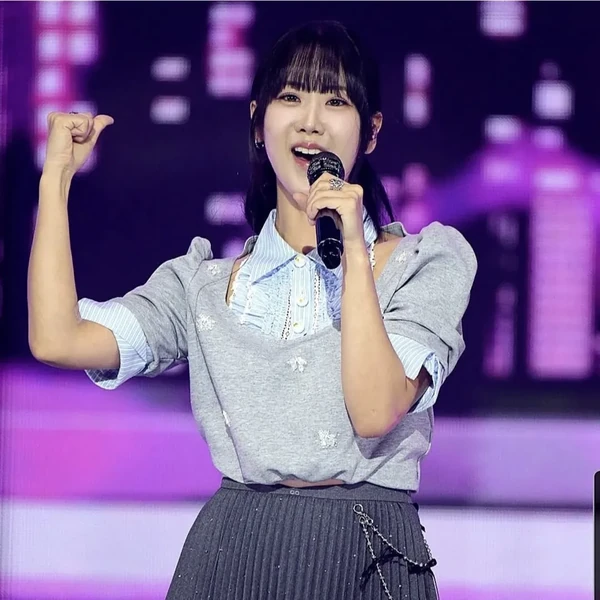 The most loved look of Kang Hyeyeon today