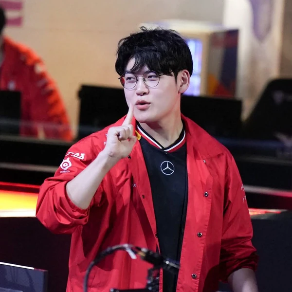 A brilliant moment of Gumayusi created by the fandom