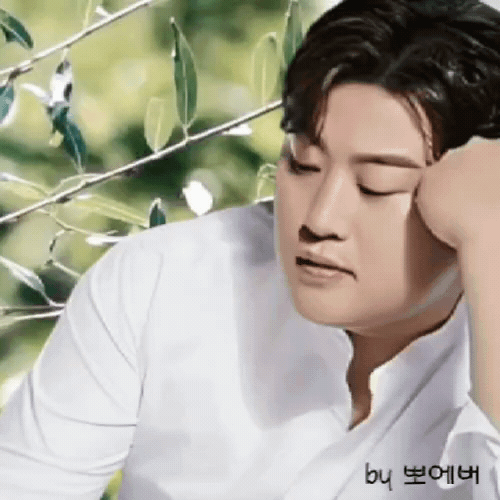 今天最受喜爱的金浩中模样