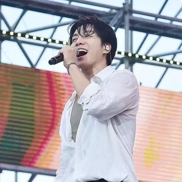 今天最受喜愛的李昇基模樣