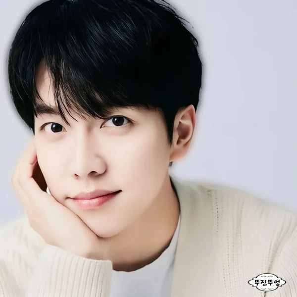 The most loved look of Lee Seunggi today