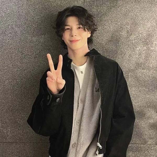 充滿粉絲愛的鄭東元人氣照片