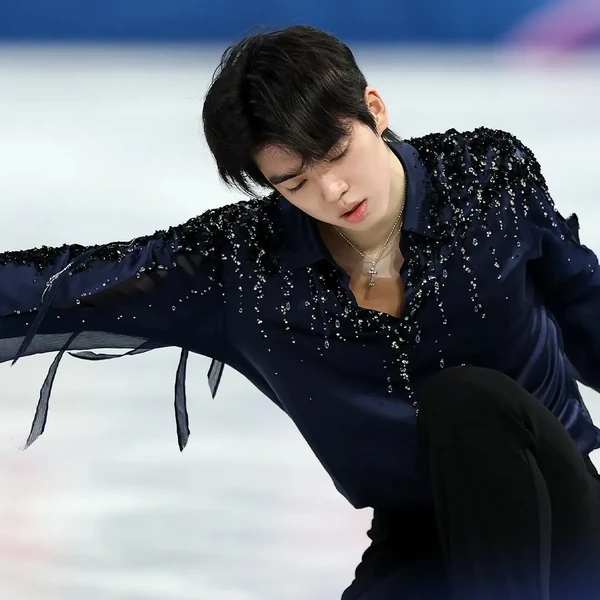 粉丝团打造的Cha Junhwan第一名横幅帖子