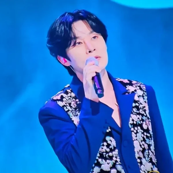 Popular photo full of fans’ love for Kang Moonkyung