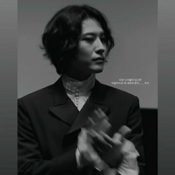 Popular photo full of fans’ love for Lee Jongwon