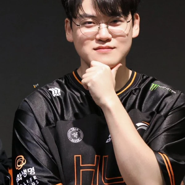 Foto profil populer Gumayusi yang dipilih melalui voting