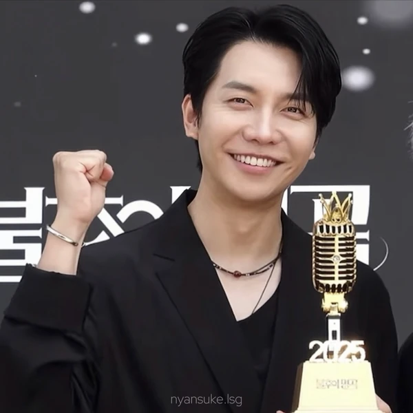 Popular photo full of fans’ love for Lee Seunggi