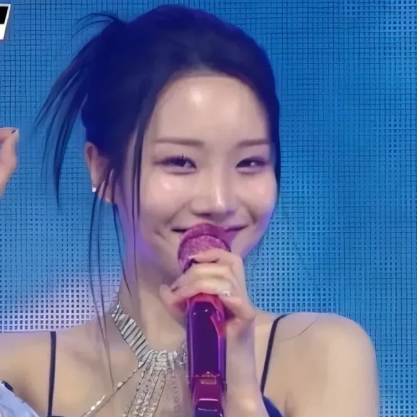 Popular photo full of fans’ love for Kim Soyeon (2004)